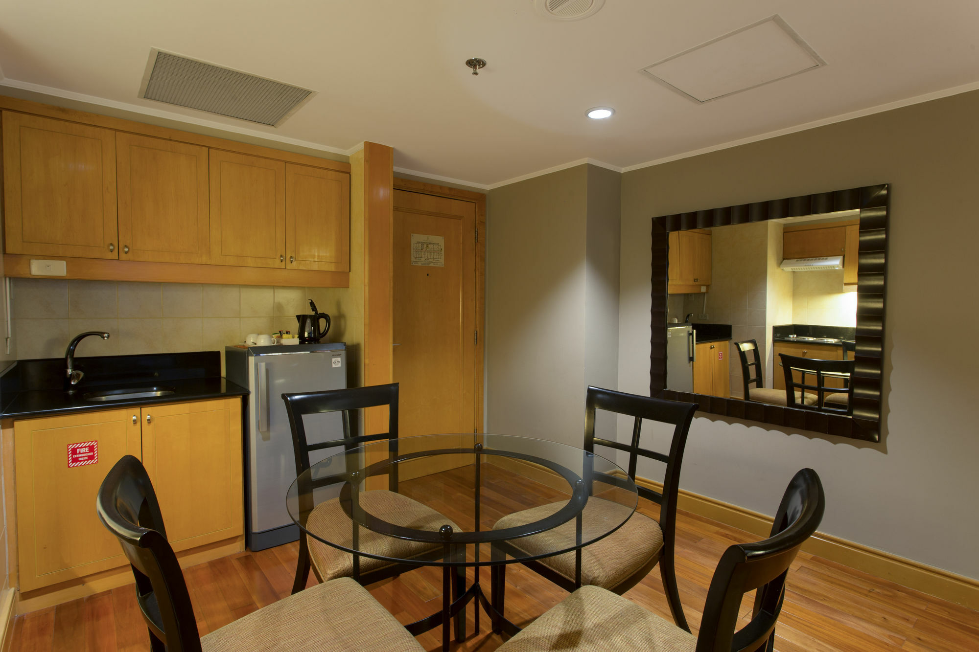 The Bellevue Manila Hotel Muntinlupa City Екстериор снимка